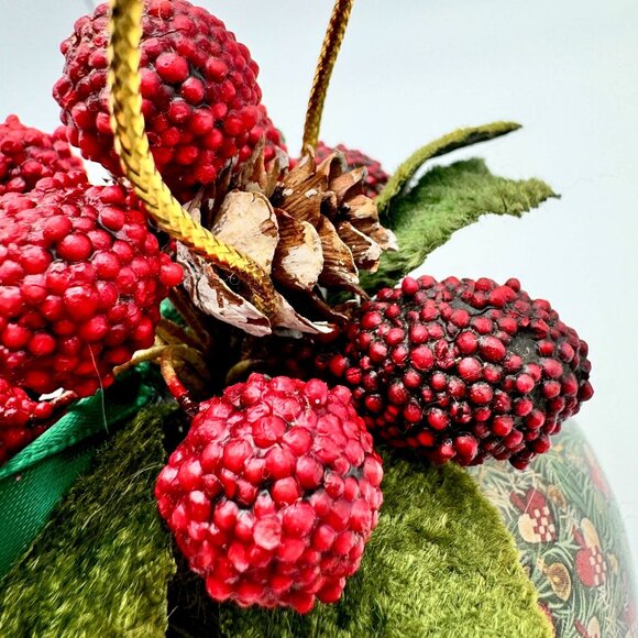 Vtg Enesco 90s Cat Ornament Paper Mache Christmas Holiday Decor Berries - Picture 9 of 9